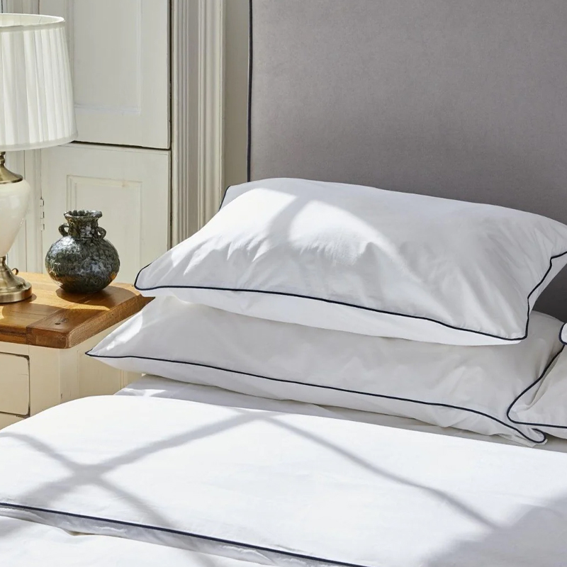 V stella Hotel Planta Sateen Alba Piped STRATUM Cover Set